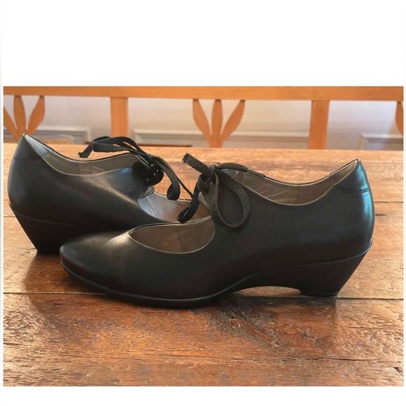 Ecco Mary Janes Womens Black Leather Heels Sculptured Lace Up size 40 US 9 - Picture 2 of 5